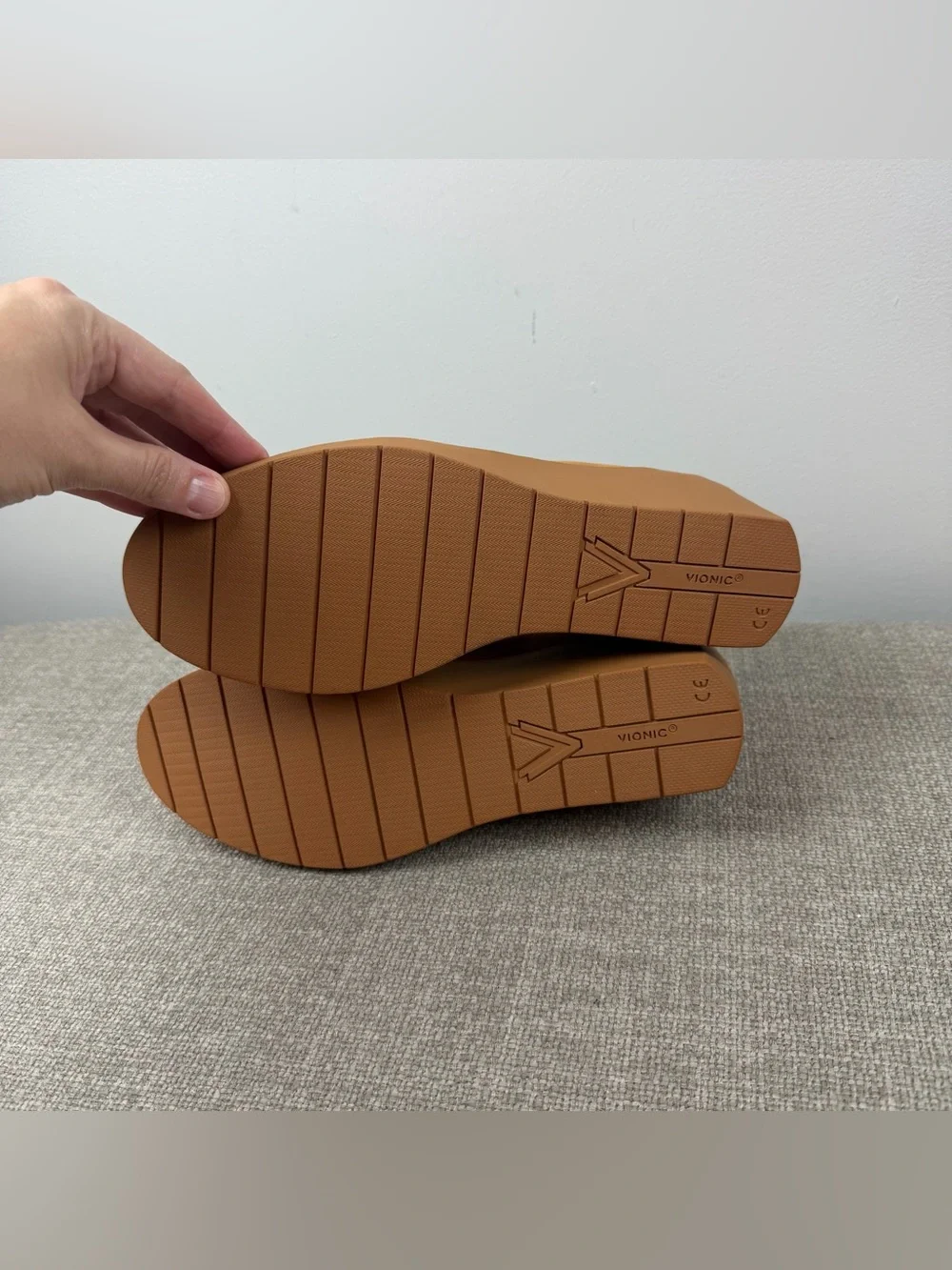 Vionic Sereno Womens Wedge Heel Comfort Pump Tan Suede Size 9 Office Career